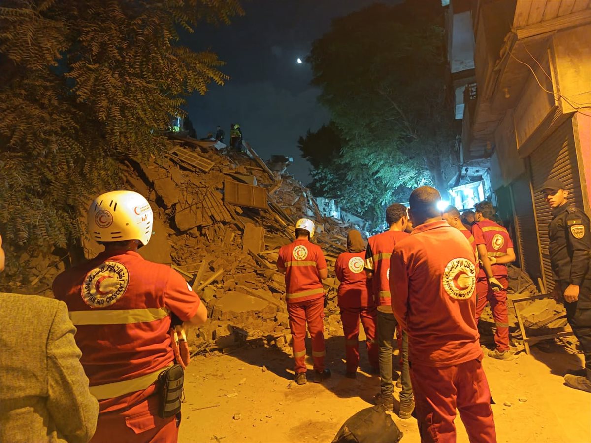 إخلاء العقارات المجاورة.. تفاصيل انهيار عقار مكون من 5 طوابق بالسيدة زينب