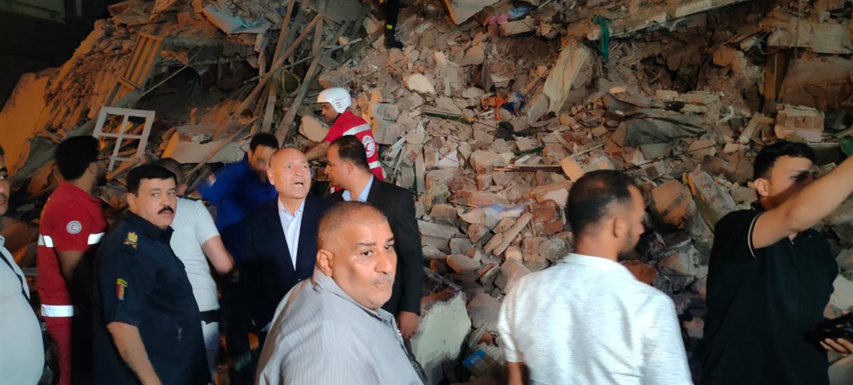 محافظ القاهرة يعاين انهيار عقار السيدة زينب 