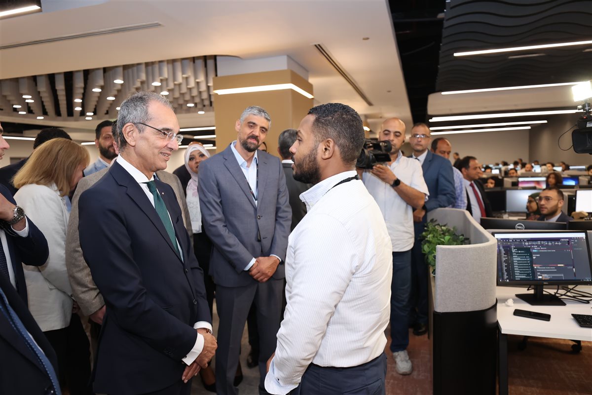 وزير الاتصالات