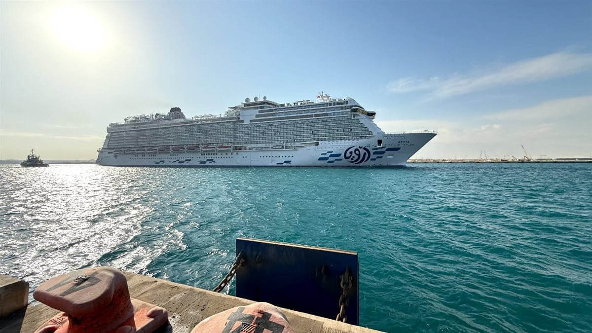 السفينة السياحية في ميناء السخنة