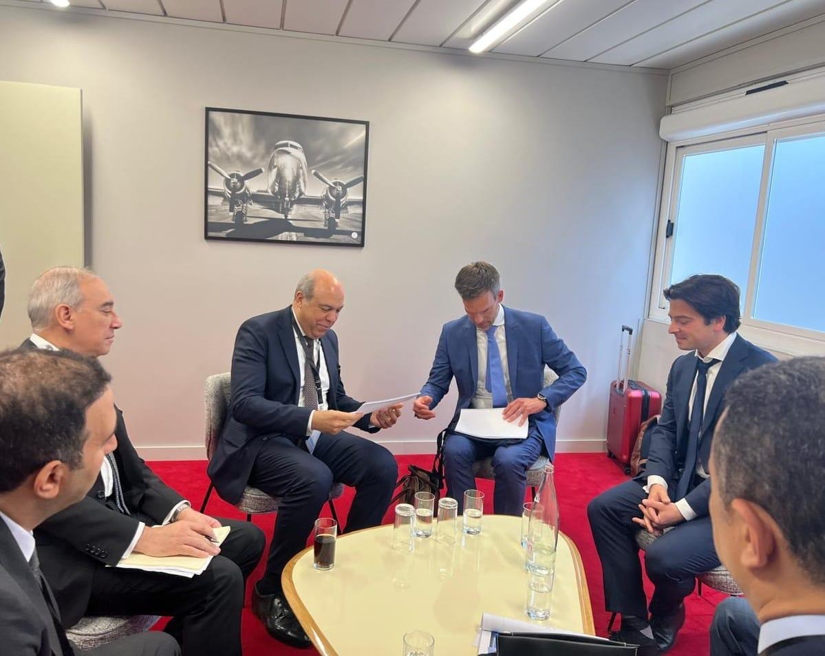وزير الطيران المدني يلتقي عددًا من مسئولي كبرى الشركات العالمية