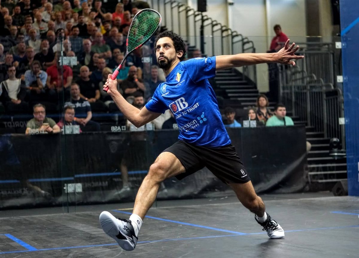 اعتزال طارق مؤمن بطل الاسكواش