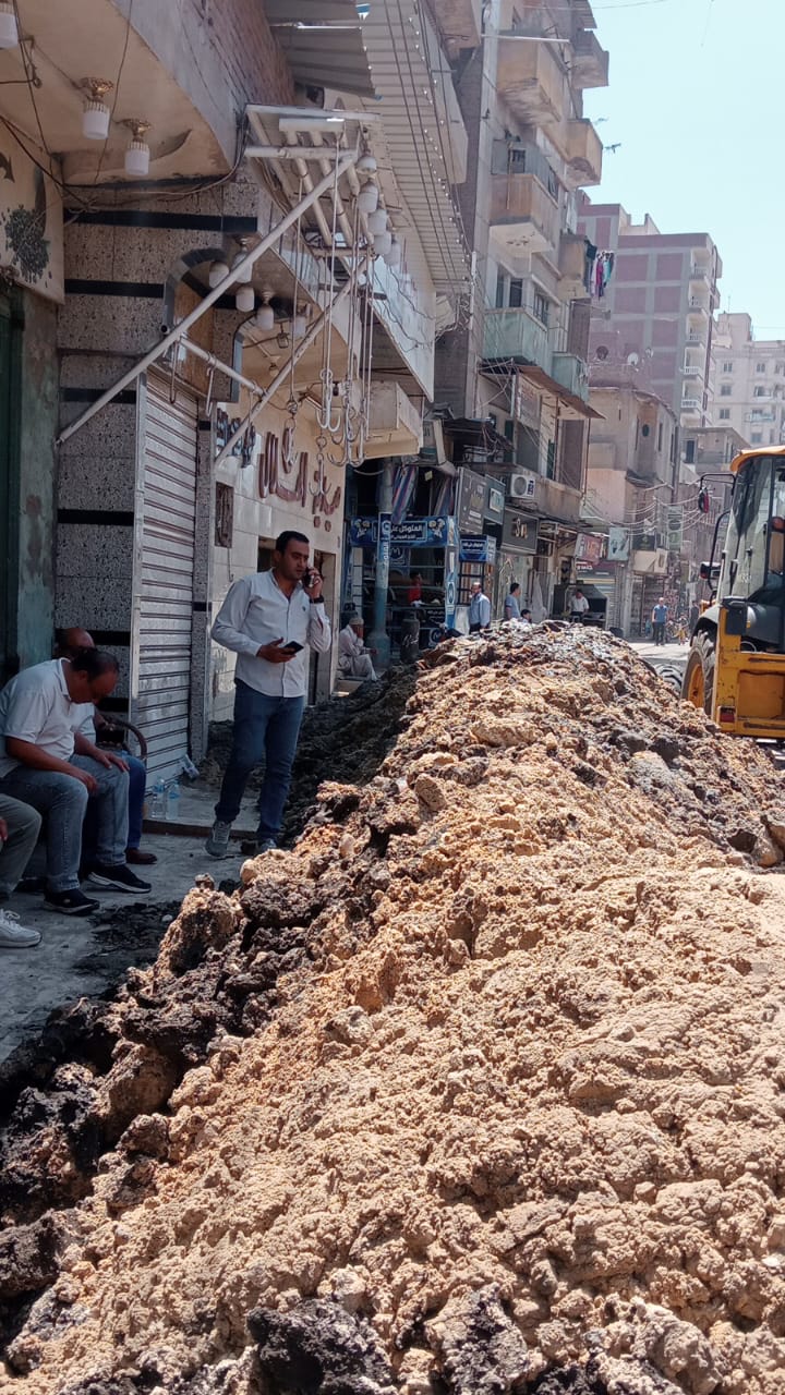 جهود مكثفة لإصلاح انفجار في خط طرد الصرف الصحي ببسيون