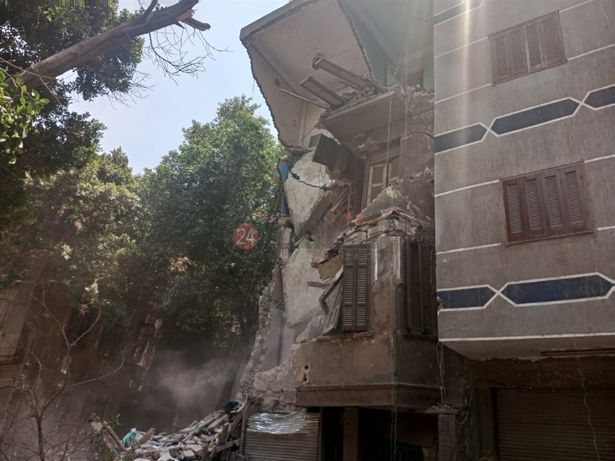 إزالة عقار آيل للسقوط يهدد الأرواح في مصر القديمة