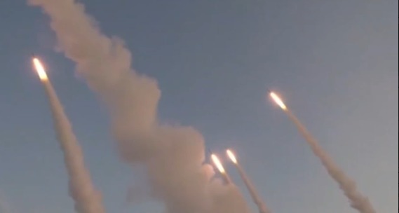 شاهد إطلاق الصواريح الإيرانية تجاه إسرائيل بعد صلاة الجمعة اليوم