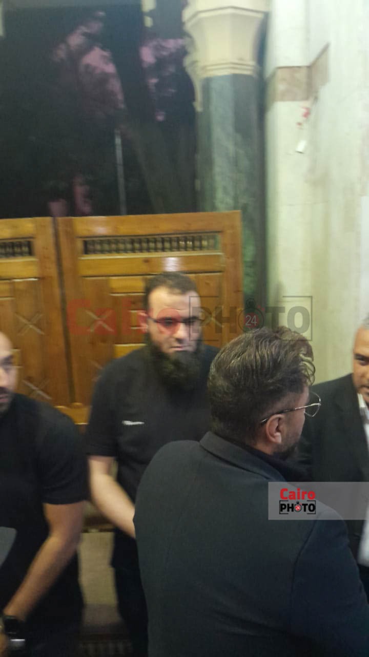 تامر حسني يقدم واجب العزاء في والدة المخرجة سارة وفيق بمسجد عمر مكرم