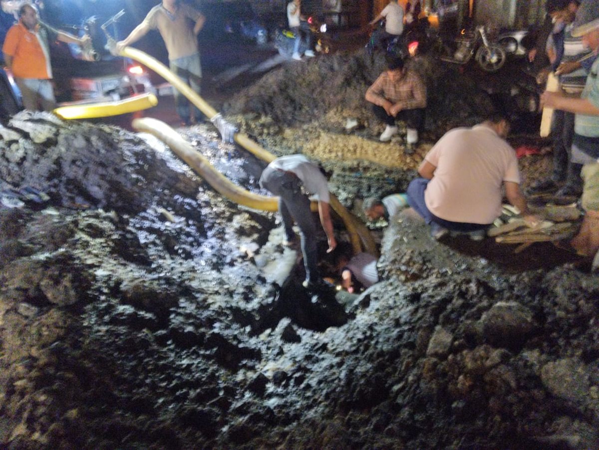 رئيس مياه الغربية يتابع جهود إصلاح كسر 600 بالمحلة