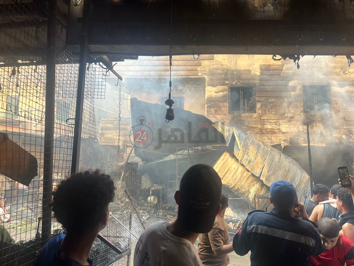 حريق بمحلات في سوق بمنطقة فيصل