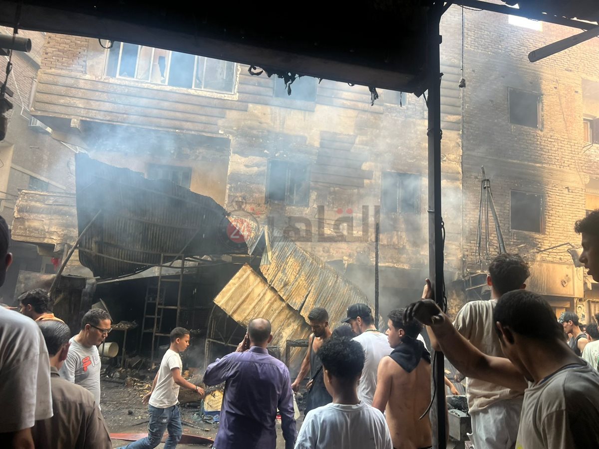 حريق بمحلات في سوق بمنطقة فيصل