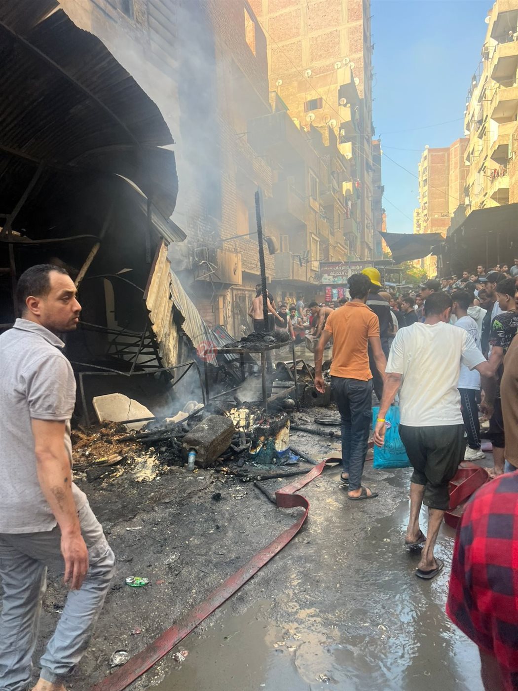 حريق بمحلات في سوق بمنطقة فيصل