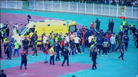 إلغاء مراسم تتويج نادي مولودية الجزائر بالدوري بعد سقوط جماهيره من المدرج العلوي