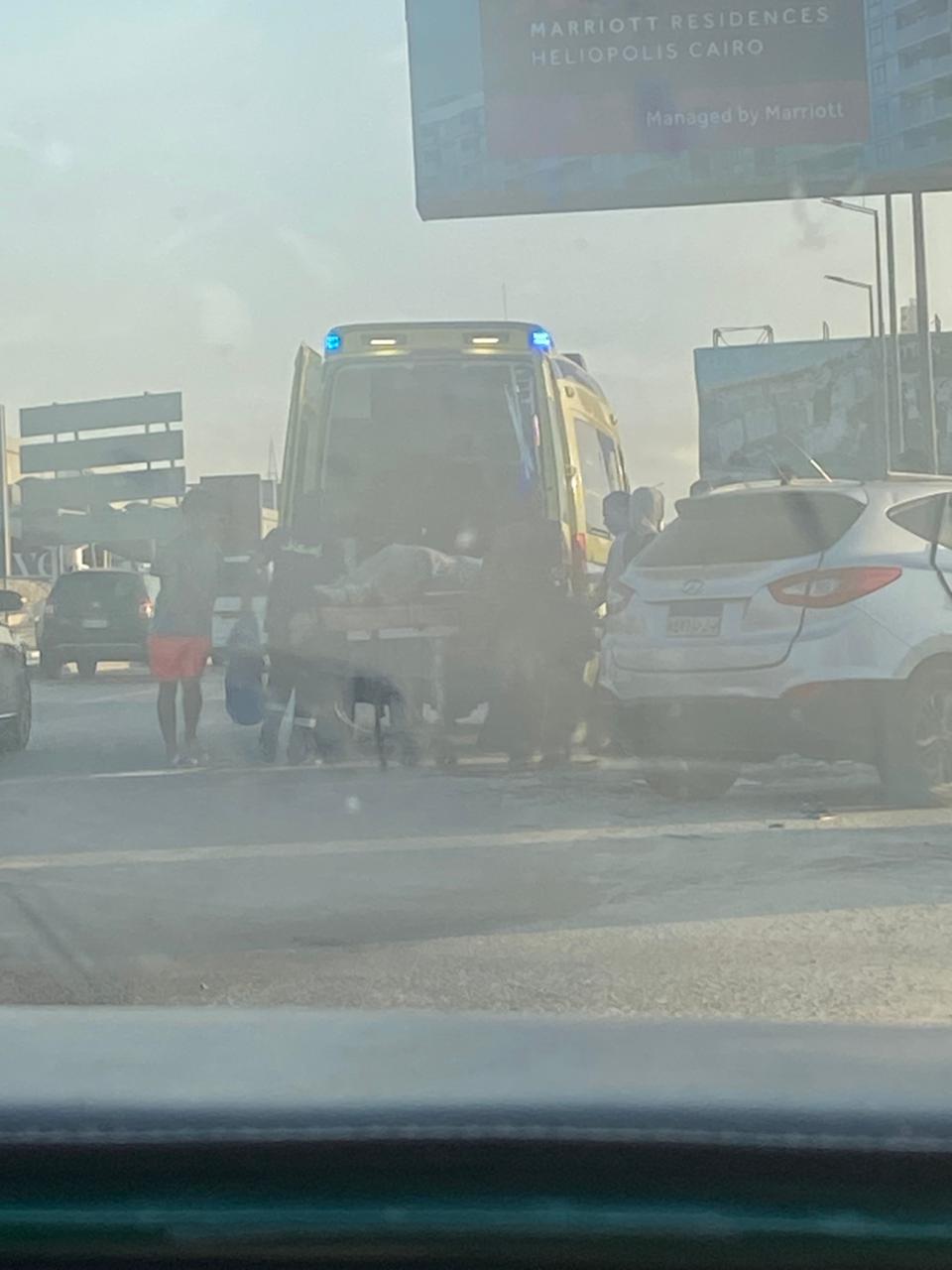 حادث انقلاب سيارة أمام مول أركان بالشيخ زايد