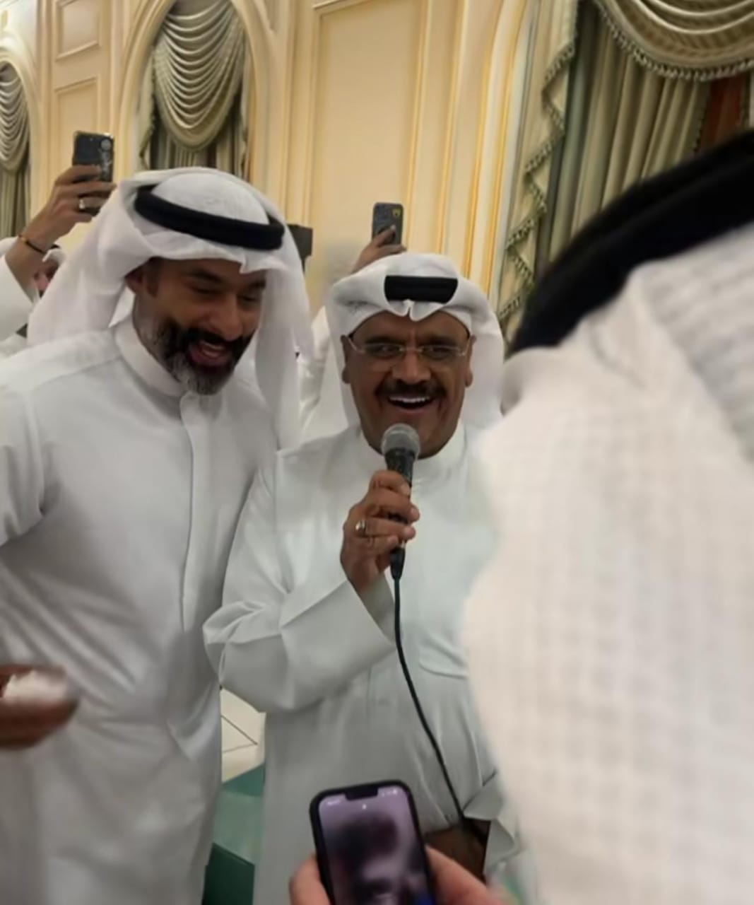الفنان الكويتي حسين المهدي يحتفل بـ زفافه