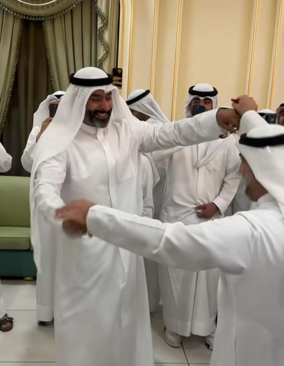 الفنان الكويتي حسين المهدي يحتفل بـ زفافه