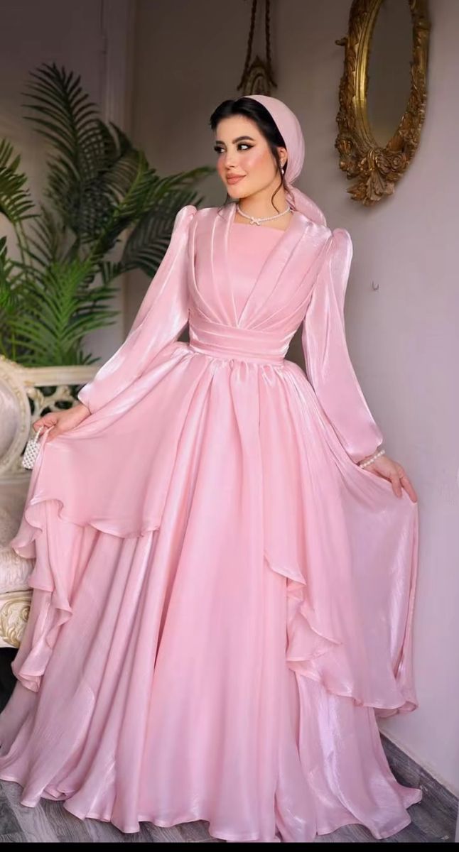 ألوان فساتين السهرة في 2025