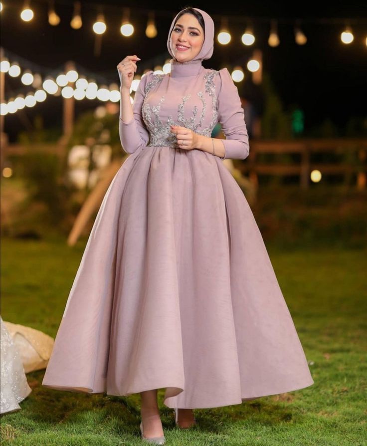 ألوان فساتين السهرة في 2025