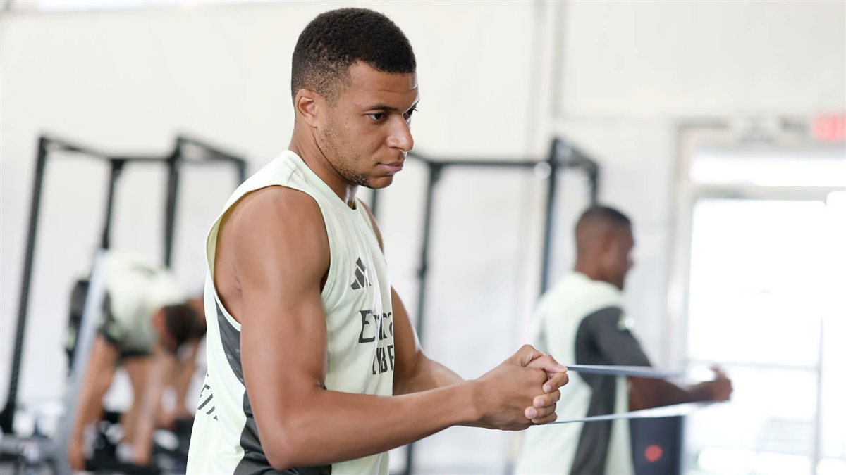 مبابي يعود لـ تدريبات ريال مدريد بعد تعافيه من المرض