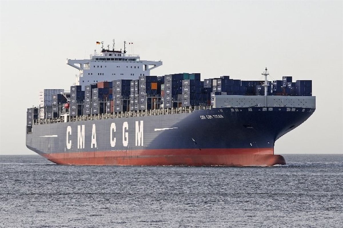 سفينتين عملاقتين 