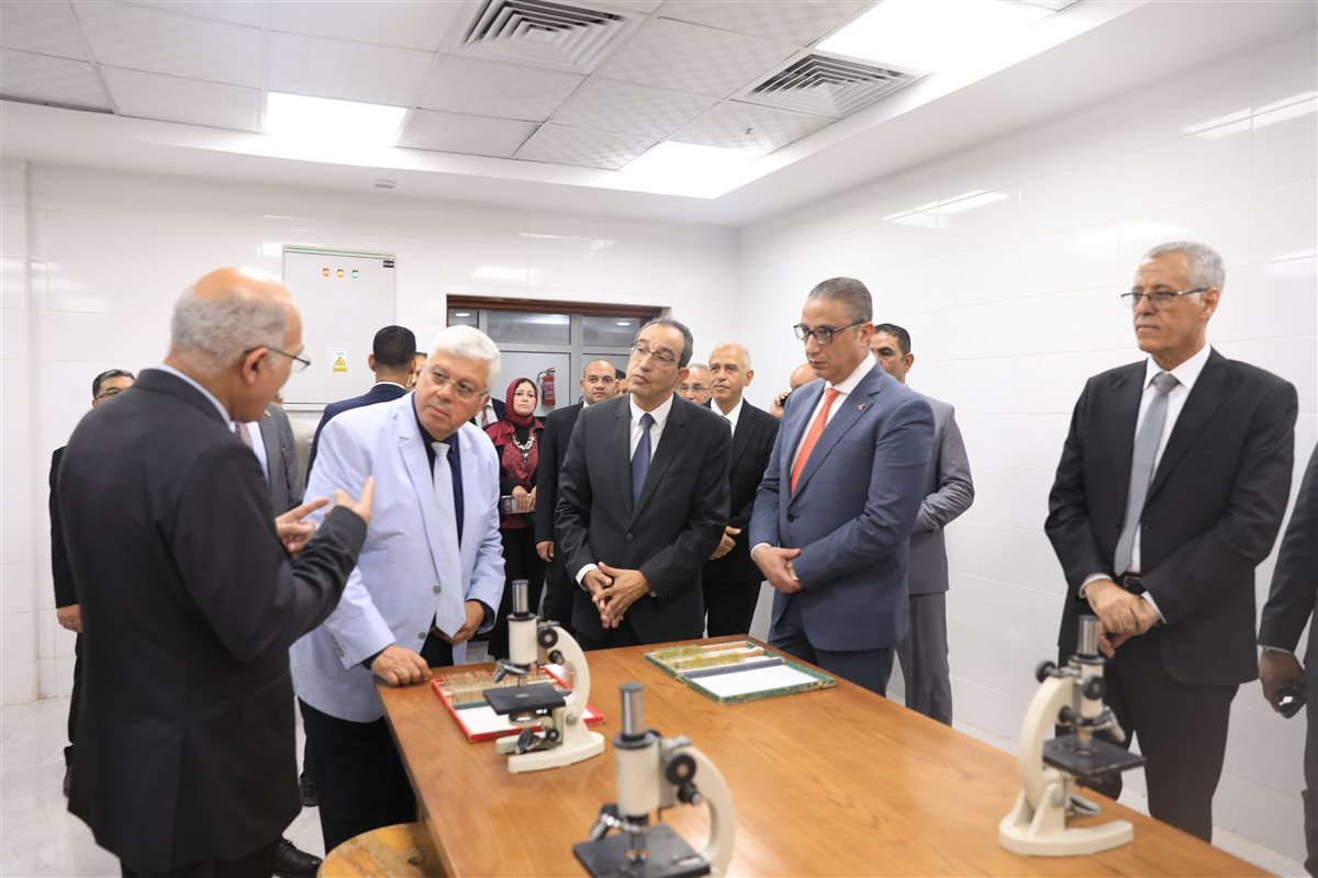 وزير التعليم العالي يتفقد جامعة الفيوم الأهلية