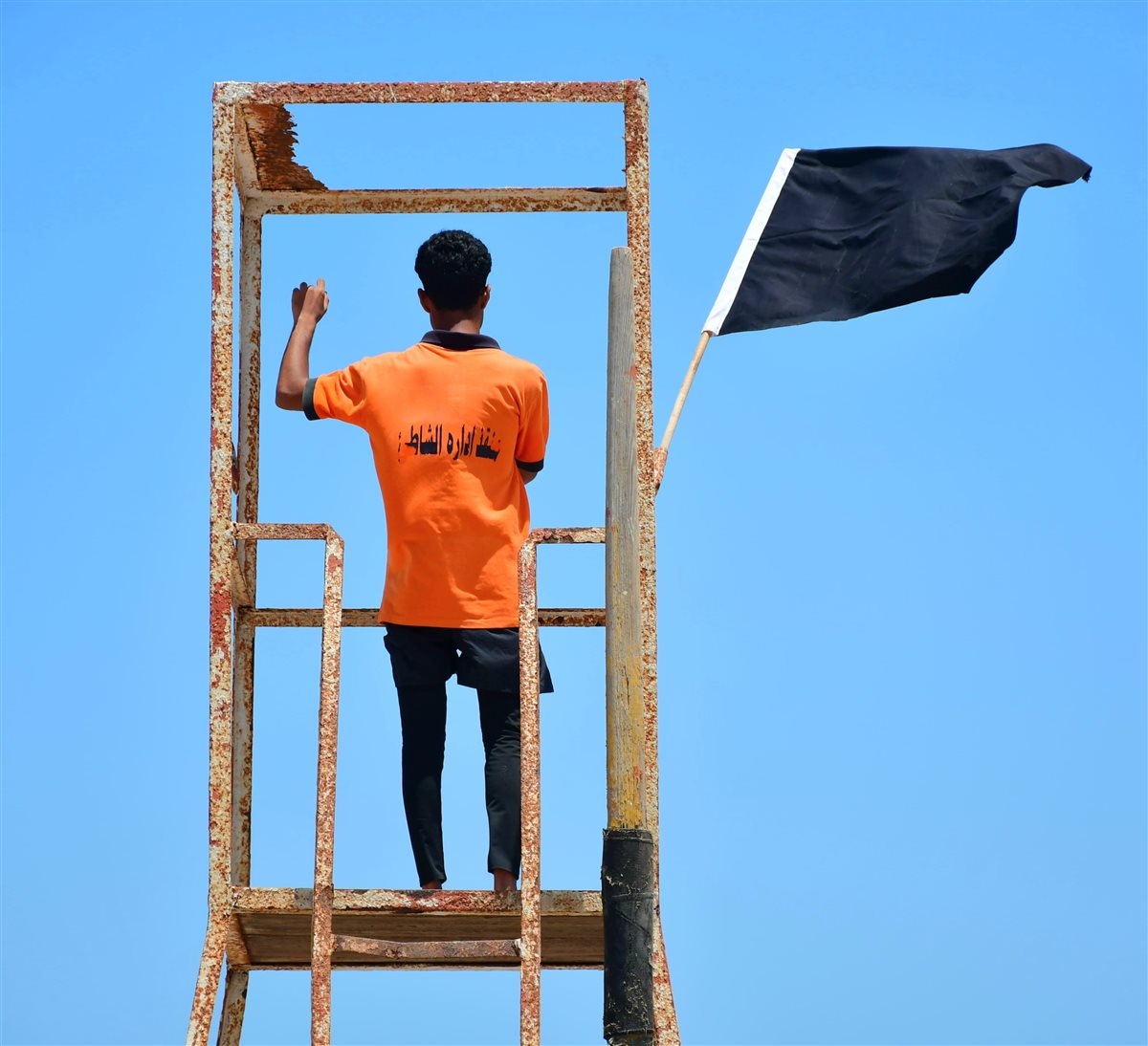 فرق الإنقاذ على شاطئ بورسعيد 