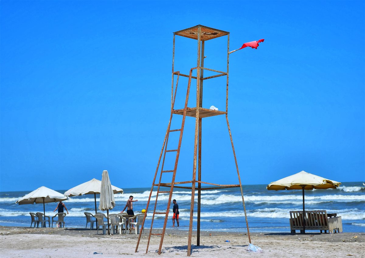 فرق الإنقاذ على شاطئ بورسعيد 