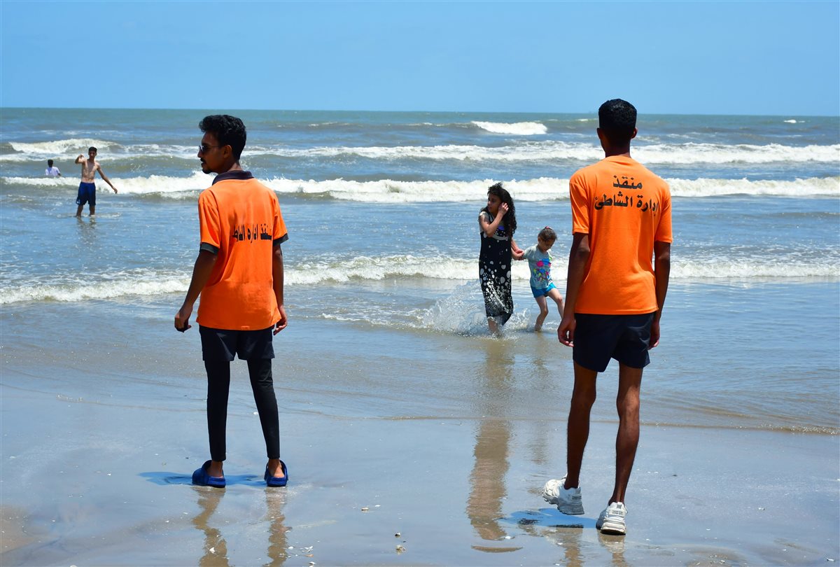 فرق الإنقاذ على شاطئ بورسعيد 