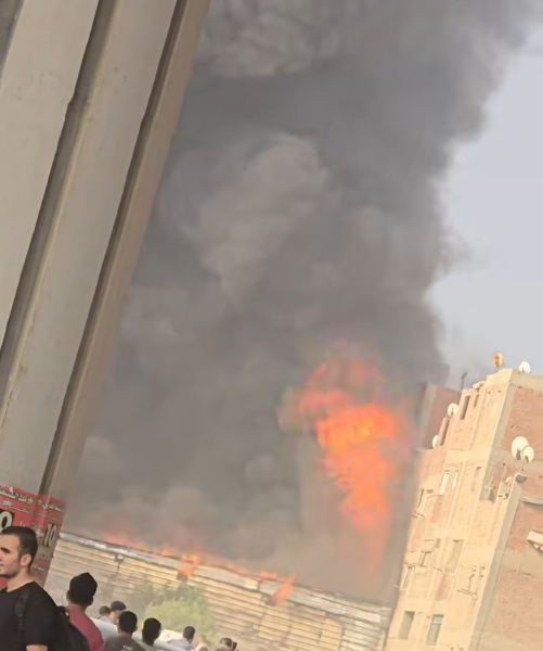 <strong>حريق داخل مخزن دهانات </strong>