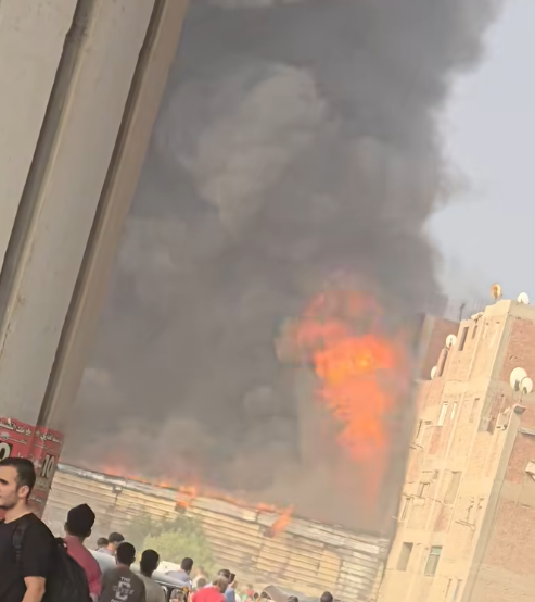 <strong>حريق داخل مخزن دهانات </strong>