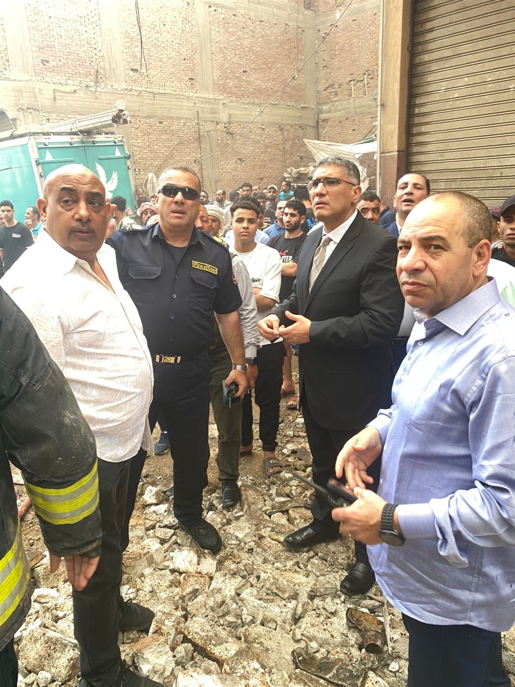 محافظ الجيزة من مكان  حريق مخزن الدهانات بالبراجيل