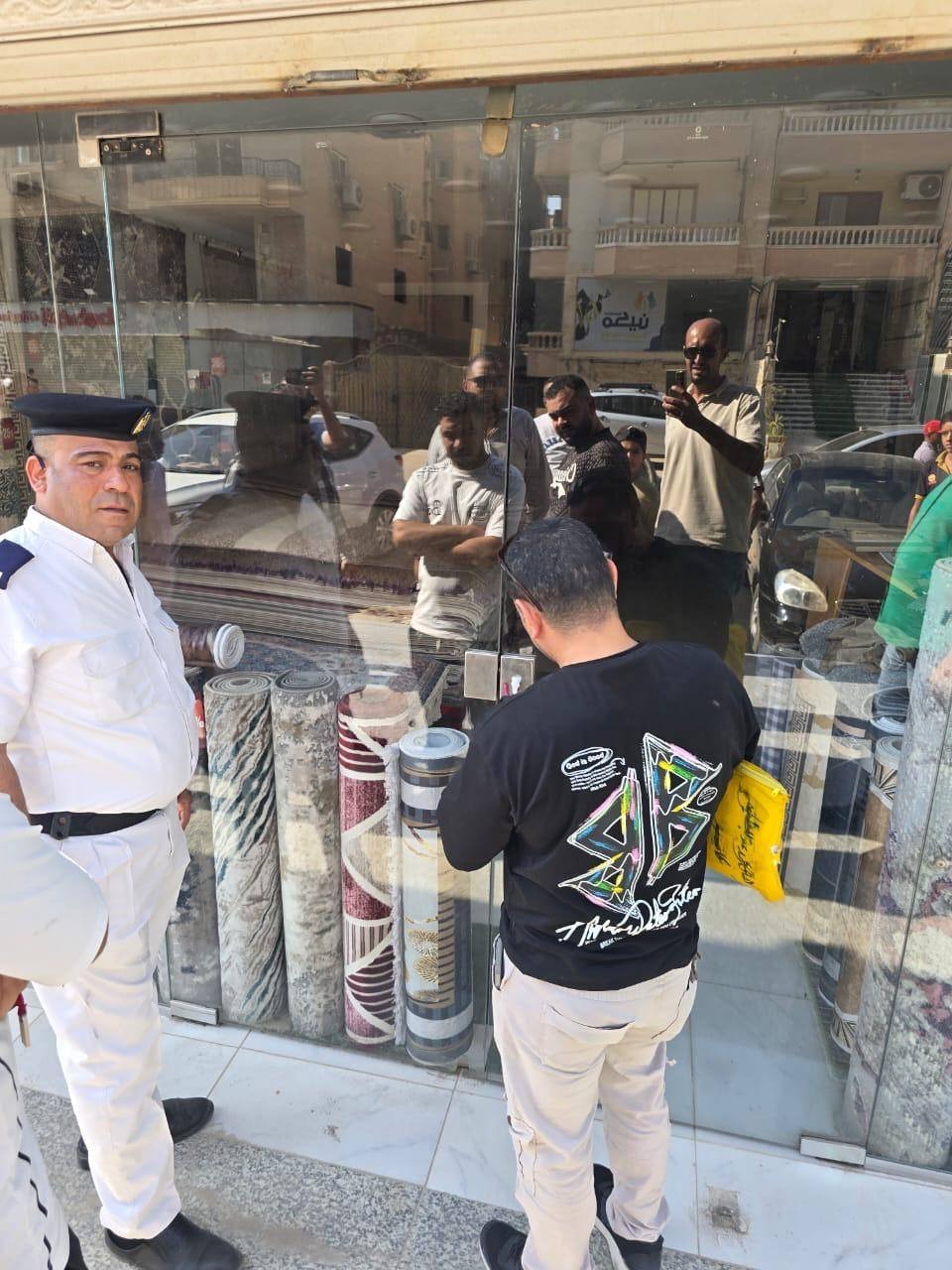 <strong>غلق وتشميع 8 منشآت مخالفة بحدائق الأهرام</strong>