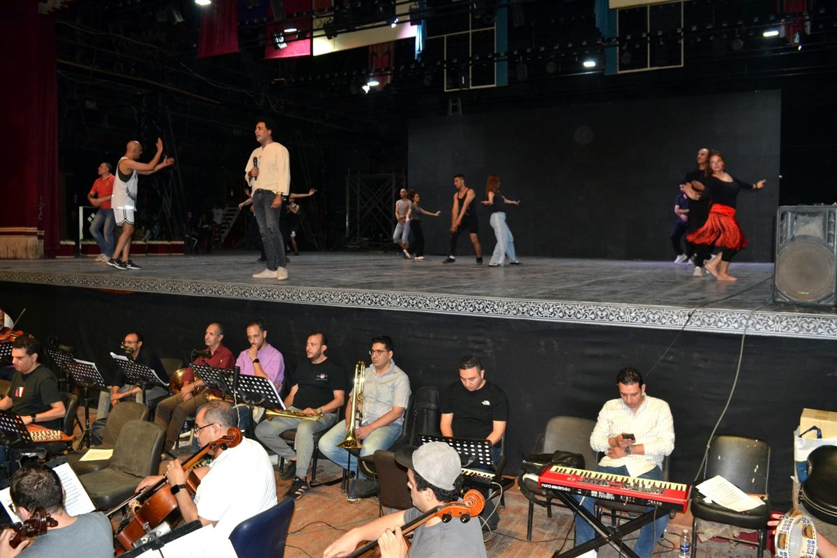 لقطات من استعدادات حفل لؤي ومصطفى شوقي بقيادة المايسترو سليم سحاب بمسرح البالون