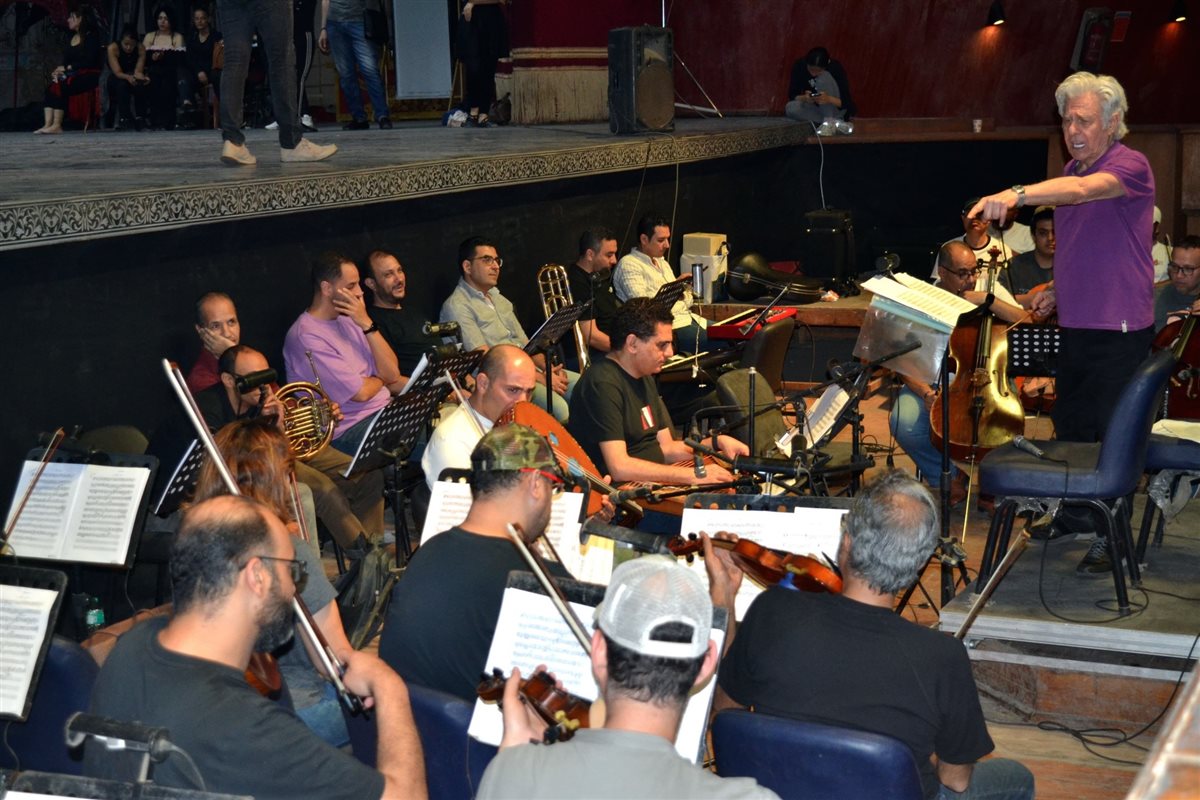 لقطات من استعدادات حفل لؤي ومصطفى شوقي بقيادة المايسترو سليم سحاب بمسرح البالون