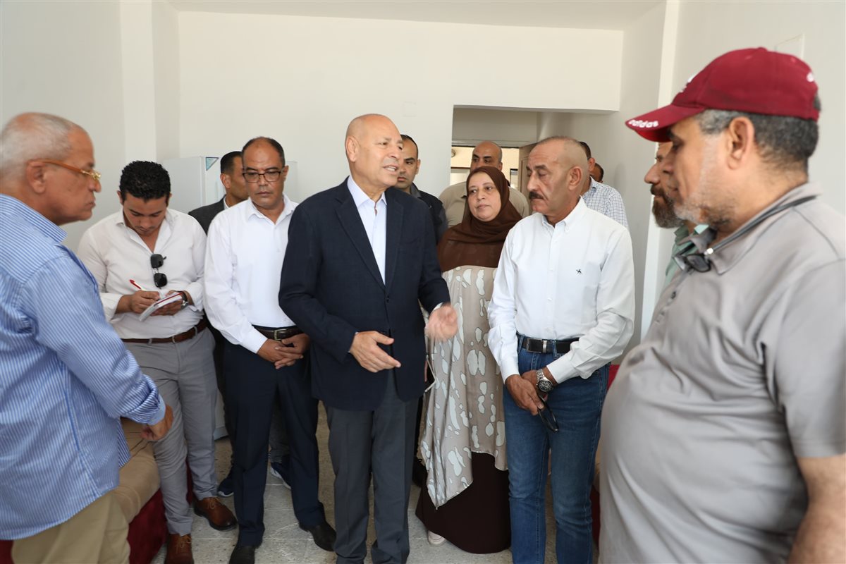 محافظ القاهرة يزور الأسر المتضررة من انهيار عقاري حدائق القبة بعد تسكينهم بوحدات بديلة