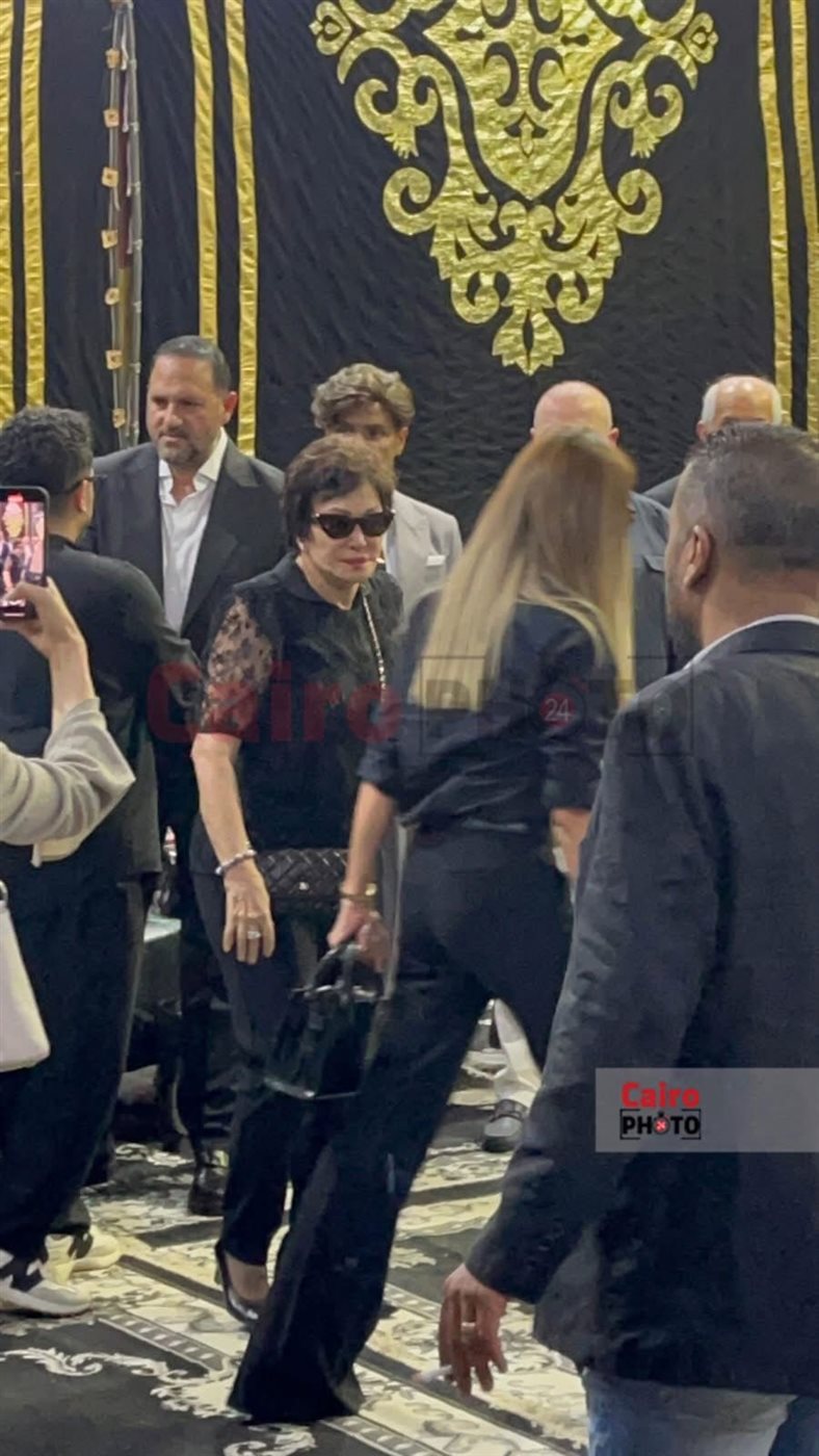 نجوم الفن والإعلام في عزاء والد الفنان تامر عبدالمنعم