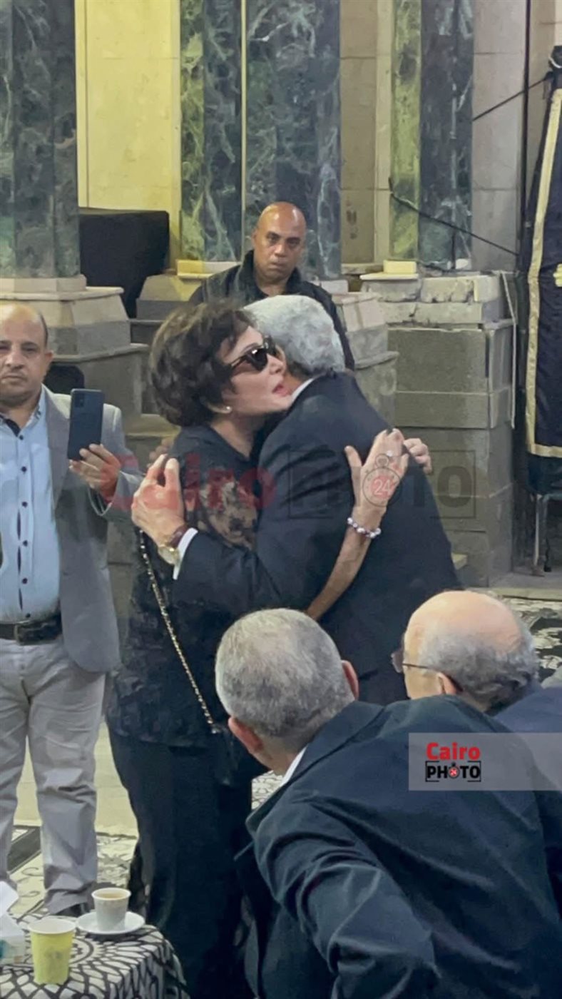 نجوم الفن والإعلام في عزاء والد الفنان تامر عبدالمنعم