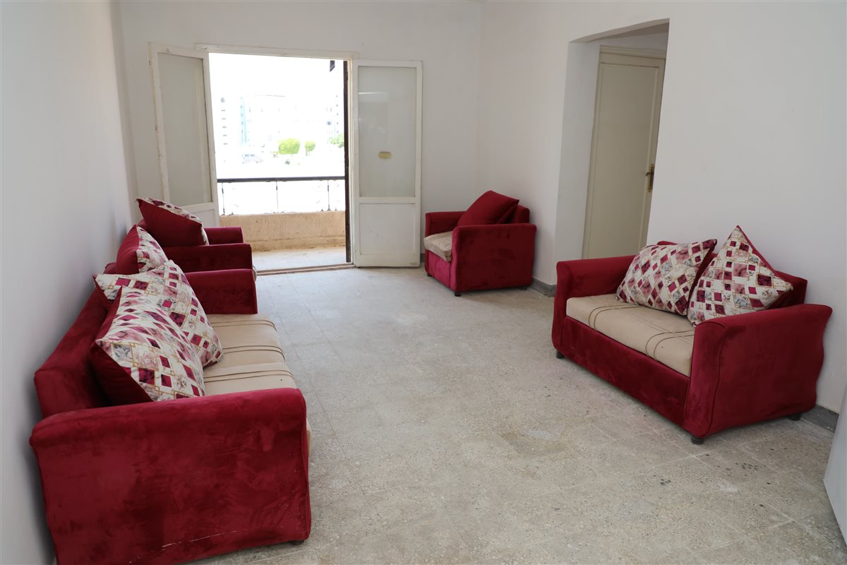 محافظ القاهرة يزور الأسر المتضررة من انهيار عقاري حدائق القبة بعد تسكينهم بوحدات بديلة