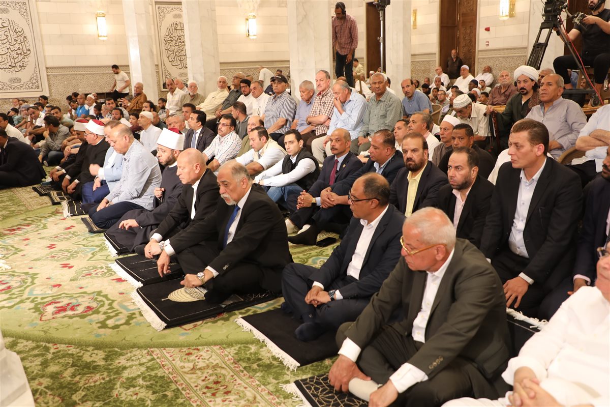 ووزيرا الأوقاف والعمل محافظ القاهرة يؤدون الجمعة ويحتفلون بالعام الهجري بمسجد السيدة نفيسة
