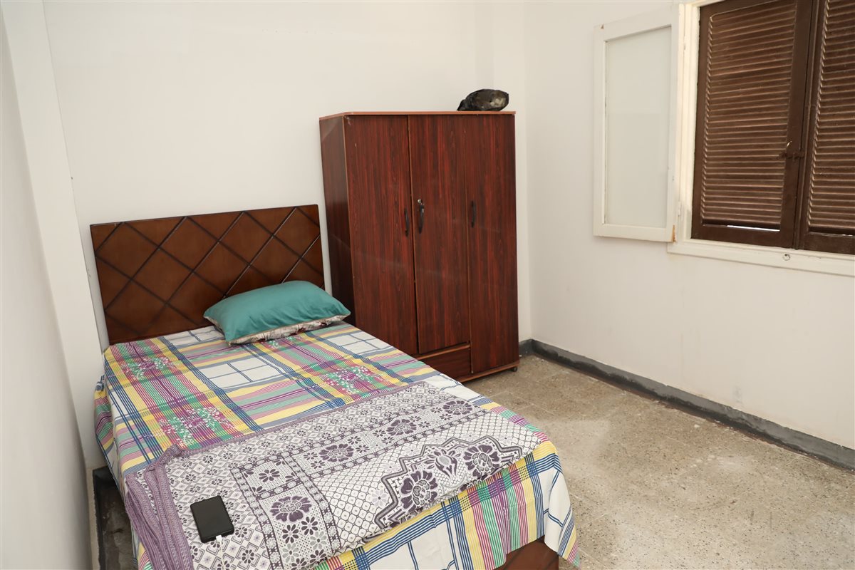 محافظ القاهرة يزور الأسر المتضررة من انهيار عقاري حدائق القبة بعد تسكينهم بوحدات بديلة