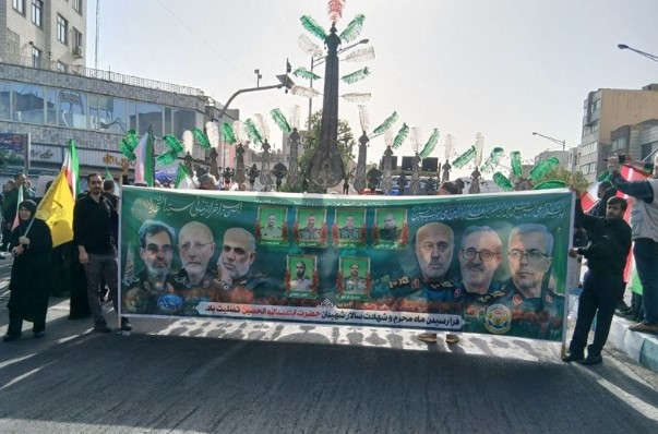 بينهم كبار القادة العسكريين والعلماء النوويين.. إيران تشييع ضحايا الحرب مع إسرائيل