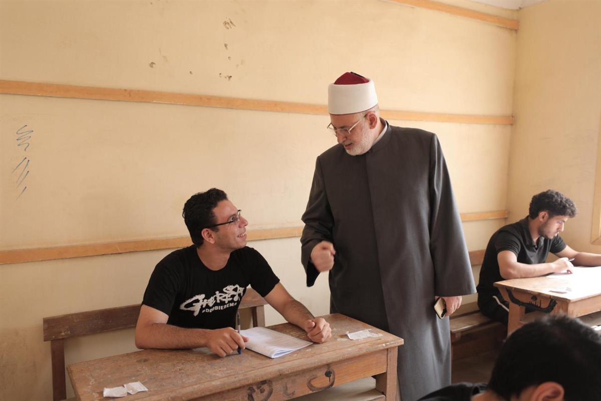 <strong>وكيل الأزهر يتفقد لجان امتحانات اللغة الإنجليزية</strong>