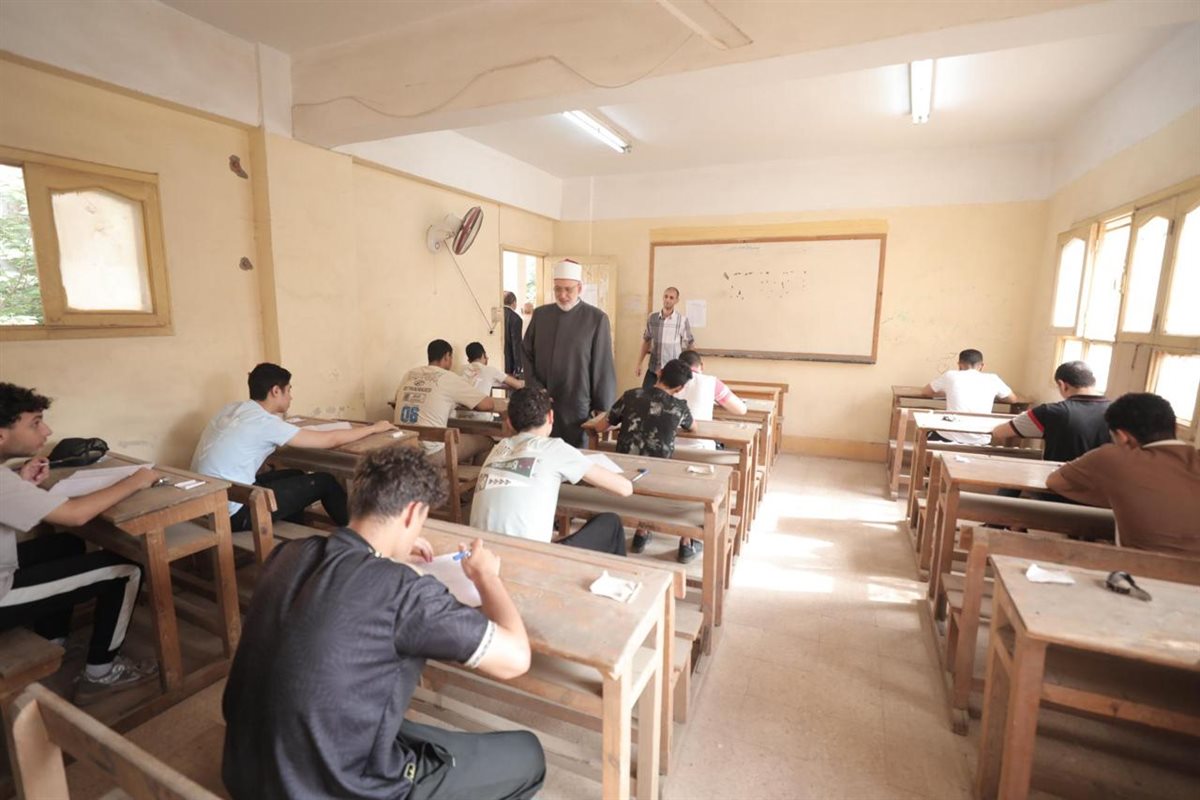 <strong>وكيل الأزهر يتفقد لجان امتحانات اللغة الإنجليزية</strong>