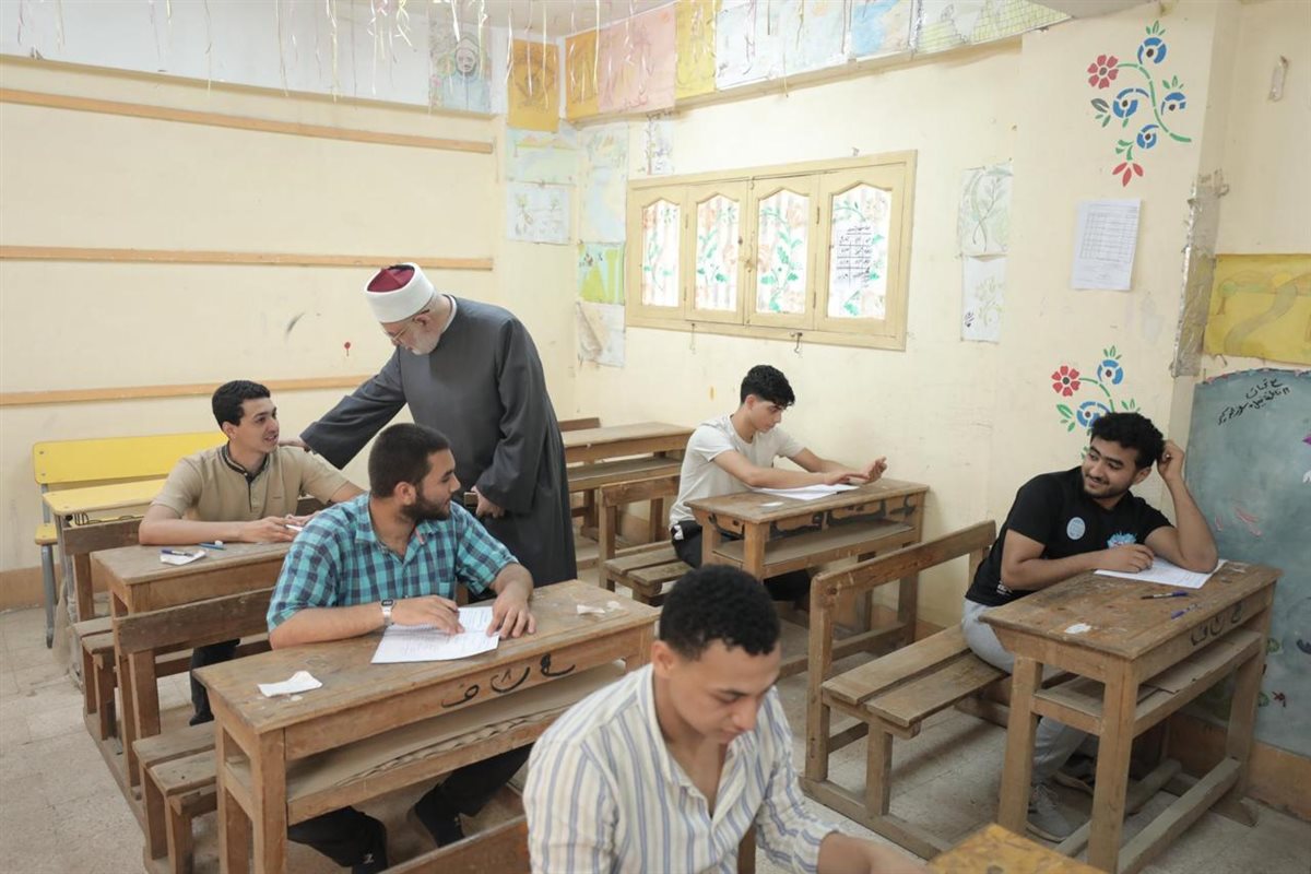 <strong>وكيل الأزهر يتفقد لجان امتحانات اللغة الإنجليزية</strong>