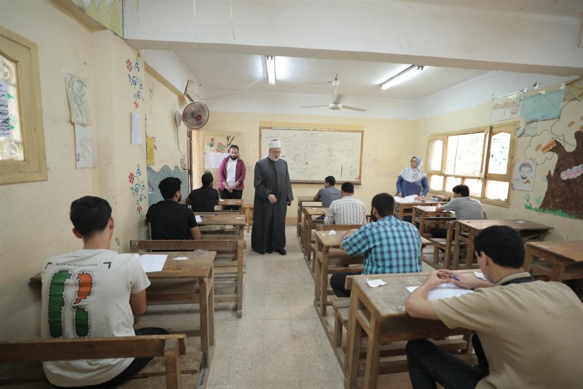 <strong>وكيل الأزهر يتفقد لجان امتحانات اللغة الإنجليزية</strong>