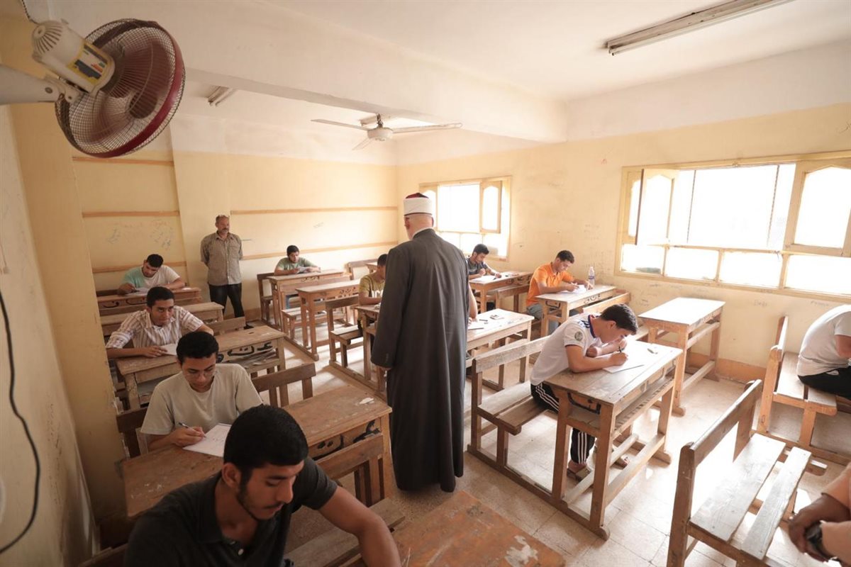 <strong>وكيل الأزهر يتفقد لجان امتحانات اللغة الإنجليزية</strong>