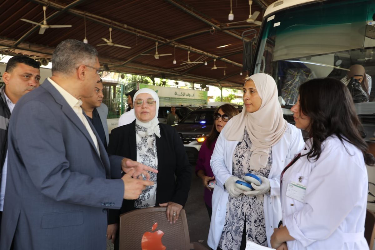محافظ الجيزة يشارك في حملة التبرع بالدم