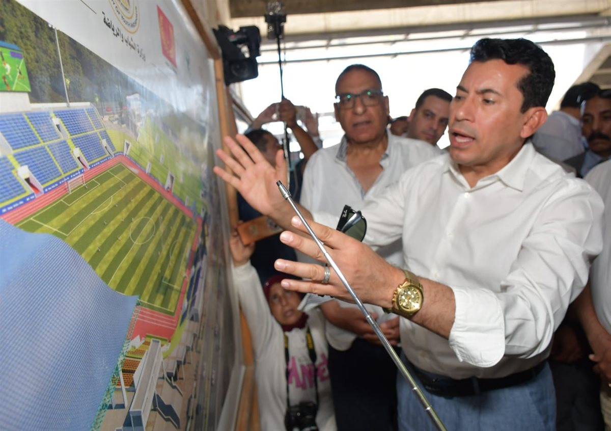 أبو علي يحضر اجتماع وزير الرياضة ومحافظ بورسعيد لمناقشة مشروع نادي المصري الجديد