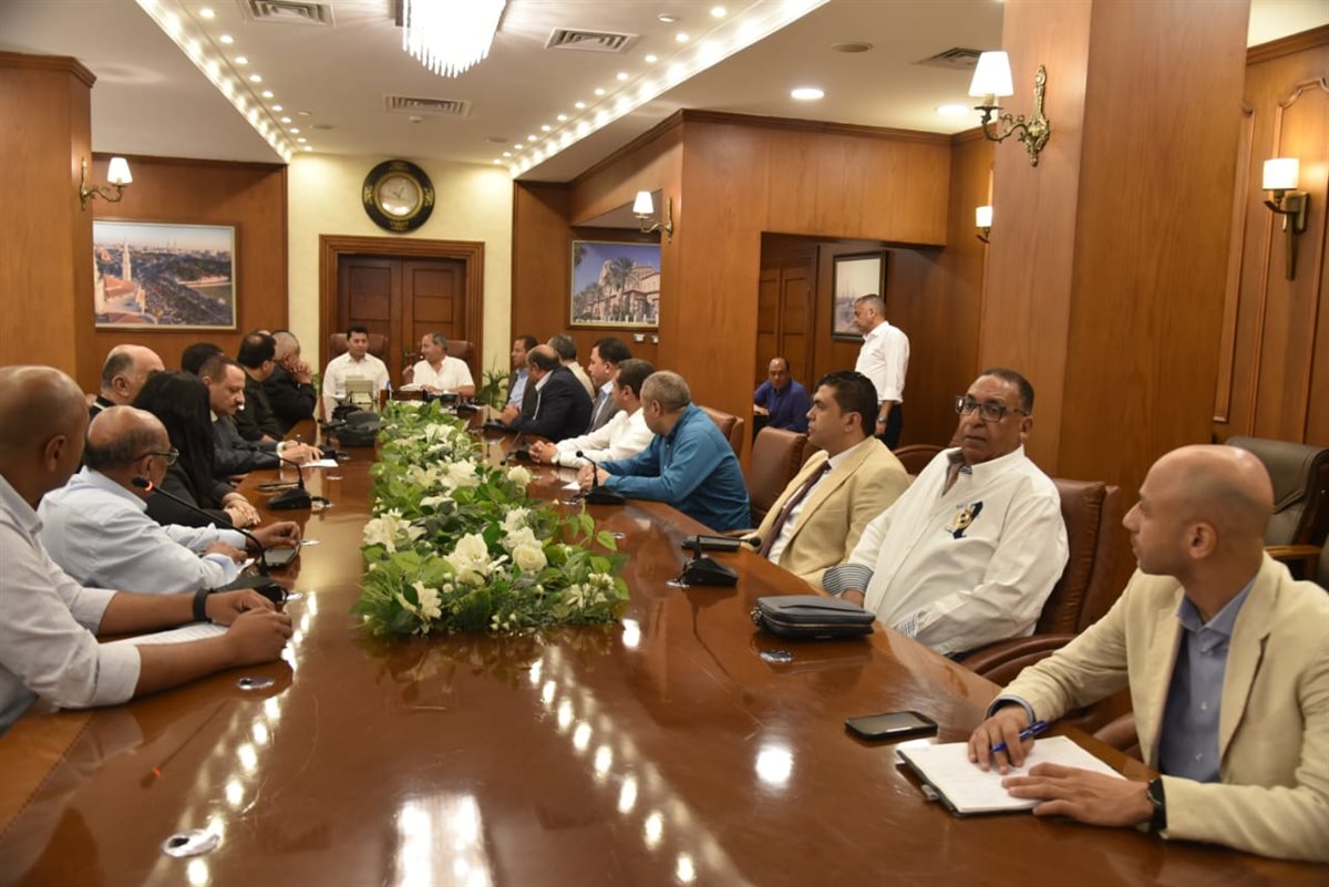 أبو علي يحضر اجتماع وزير الرياضة ومحافظ بورسعيد لمناقشة مشروع نادي المصري الجديد