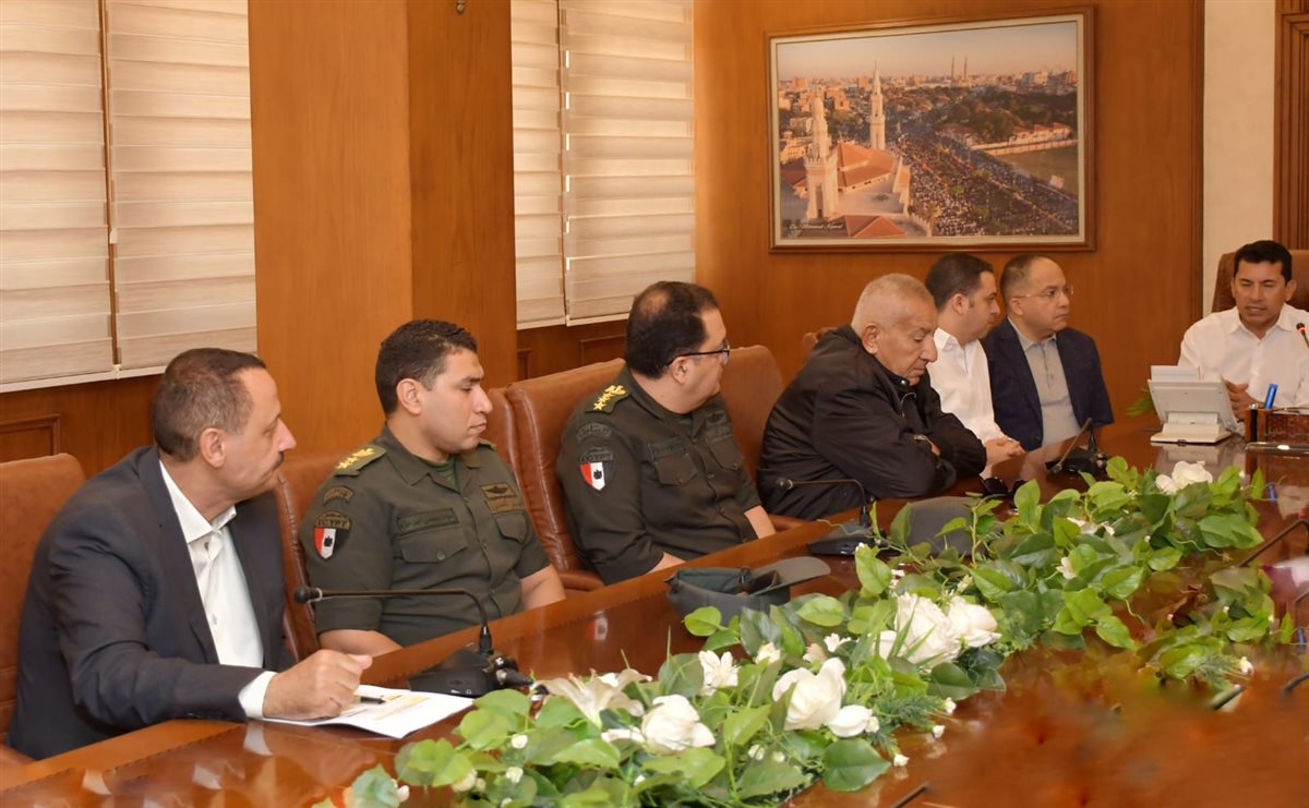 أبو علي يحضر اجتماع وزير الرياضة ومحافظ بورسعيد لمناقشة مشروع نادي المصري الجديد