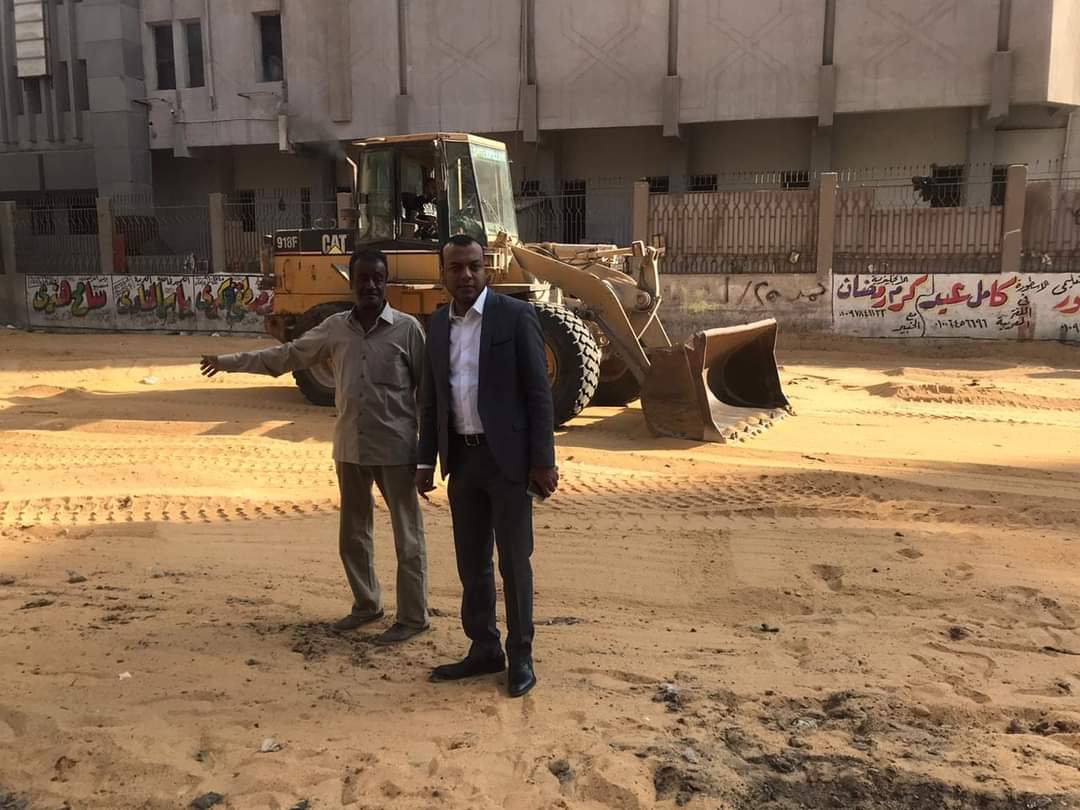 <strong>عمرو أبو اليزيد يعاين موقع إقامة نقطة الإسعاف بشارع ناهيا</strong>