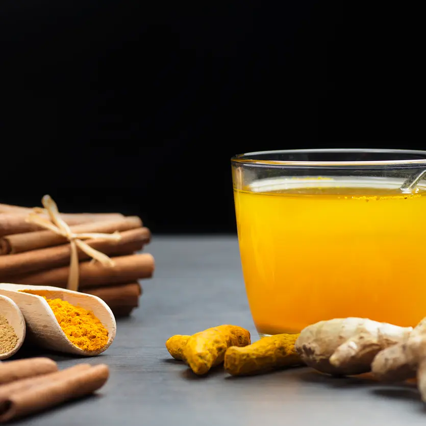 أهم فوائد الكركم الطازج الصحية وطريقة استخدامه بشكل يوم